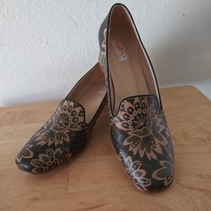 Stylish Black and Tan Heels